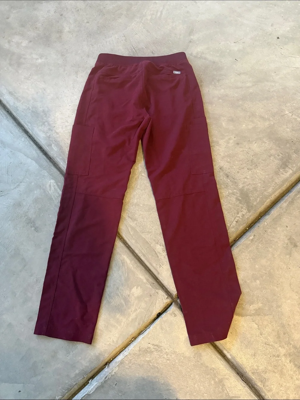 Figs Men's Burgundy Cargo Scrub Pants Size Small Straight Leg
